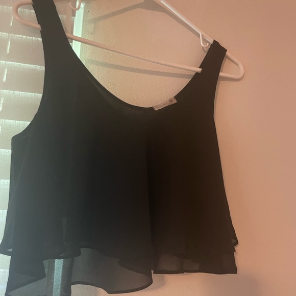 Black flowy layered crop top - Picture 2 of 4